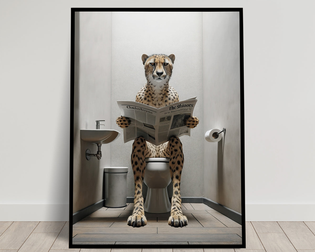 Guépard assis sur les toilettes lisant le journal dans un WC gris clair, rendu réaliste