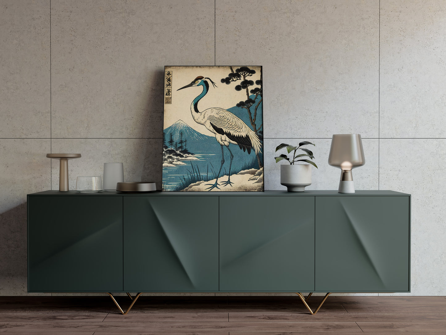 Poster grue du Japon posé sur un buffet vert sapin, mur beige texturé