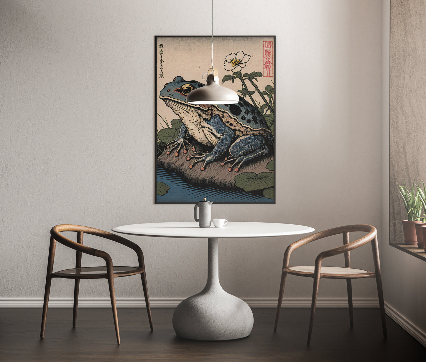 Poster grenouille japonaise au-dessus d'une table ronde blanche et de deux chaises en bois, suspension