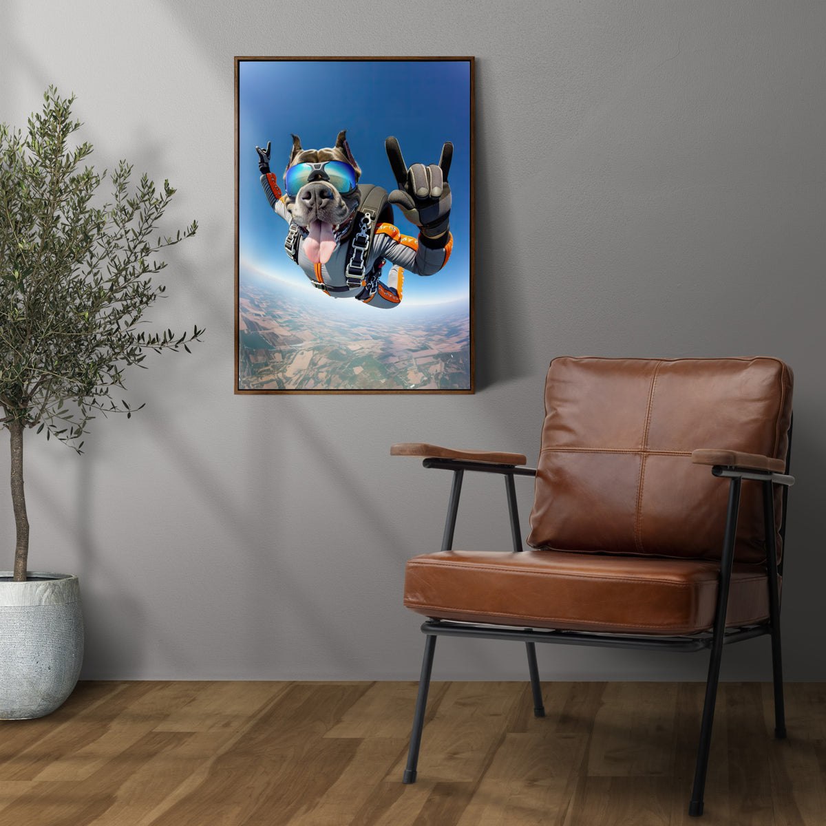 Poster Cane Corso en saut en parachute, cadre bois foncé, fauteuil en cuir marron et olivier en pot