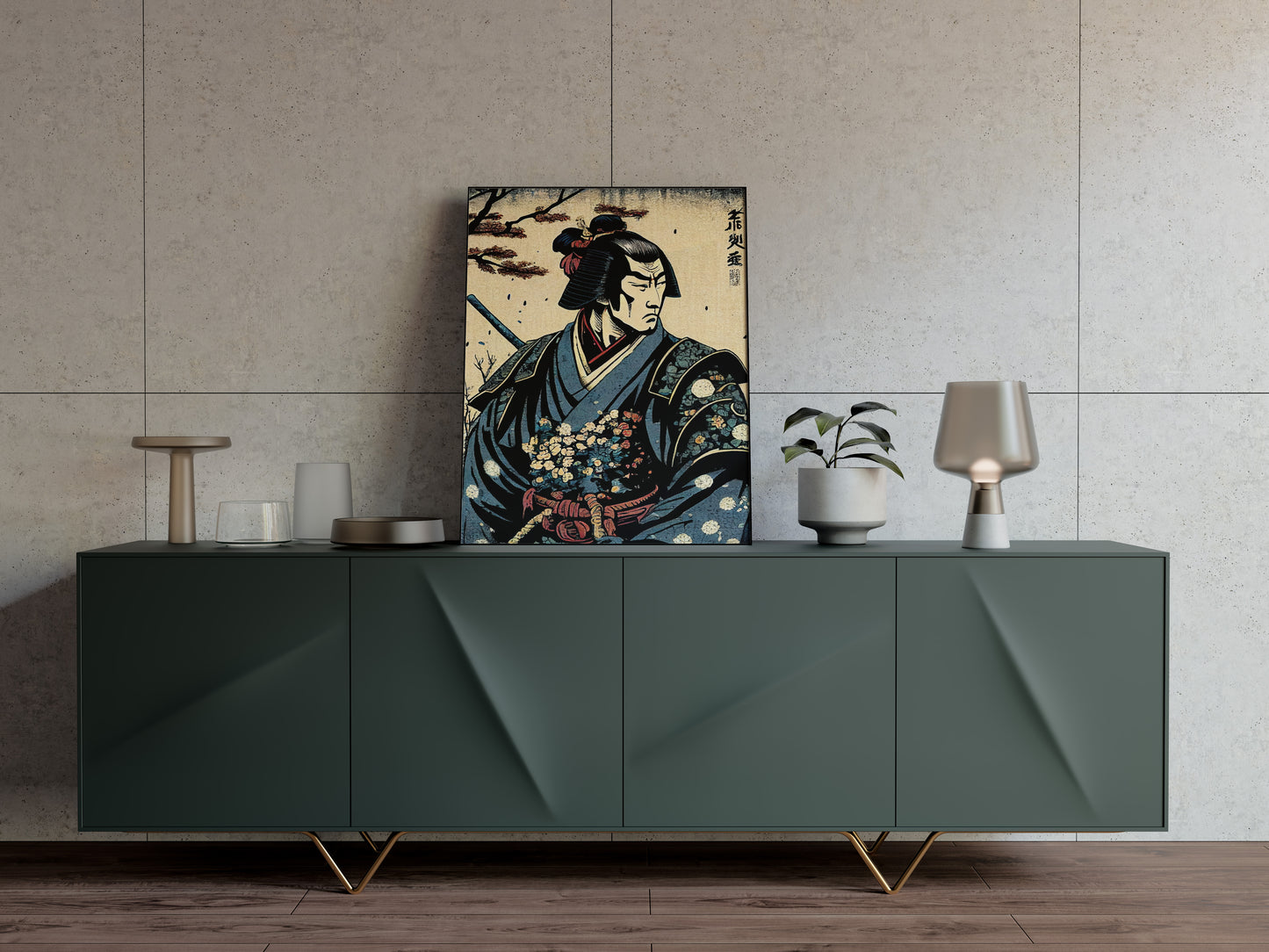Affiche samouraï ukiyo-e posée sur un buffet vert sapin, mur beige texturé