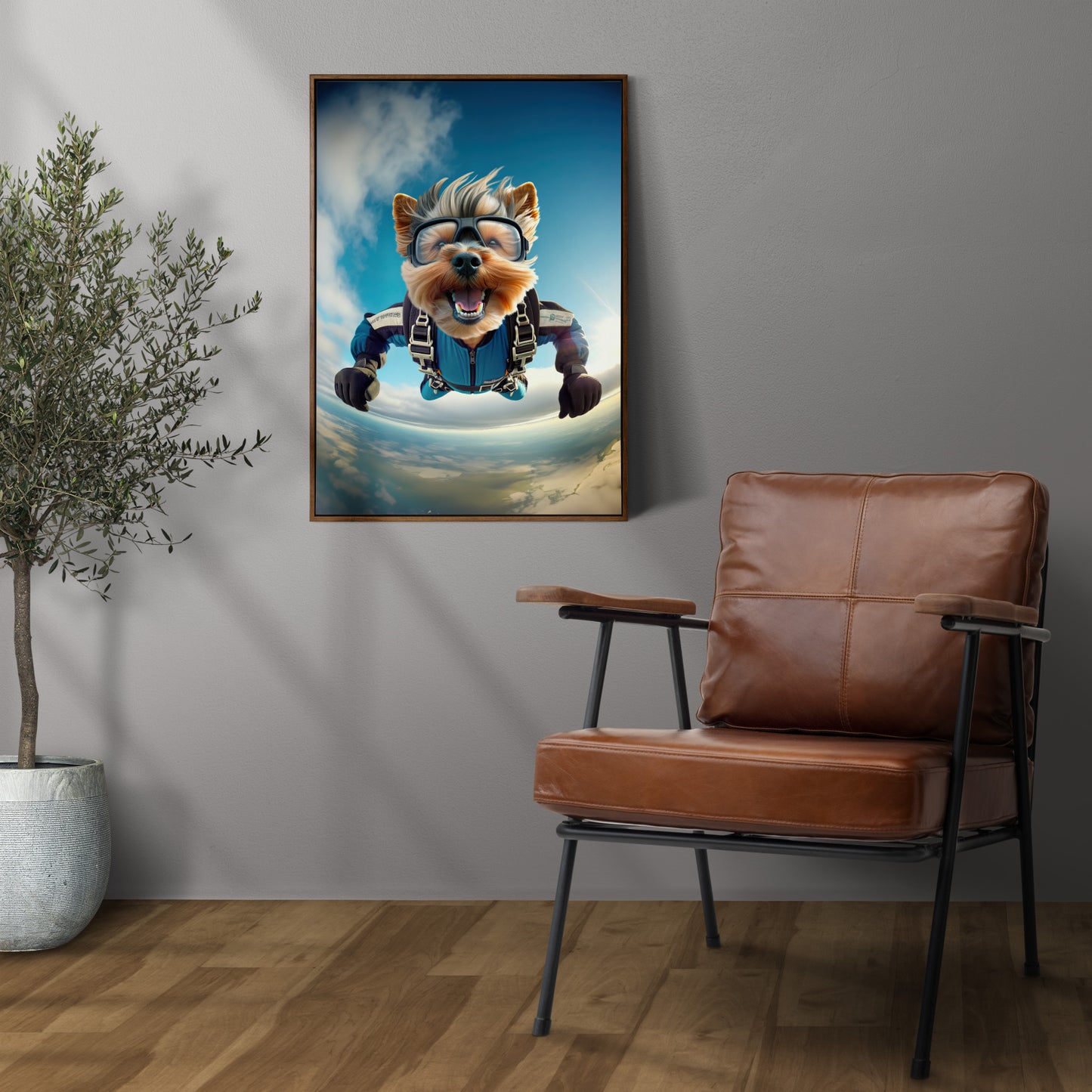 Poster Yorkshire en chute libre en cadre bois foncé sur un mur gris, à côté d'un fauteuil en cuir et d'un olivier