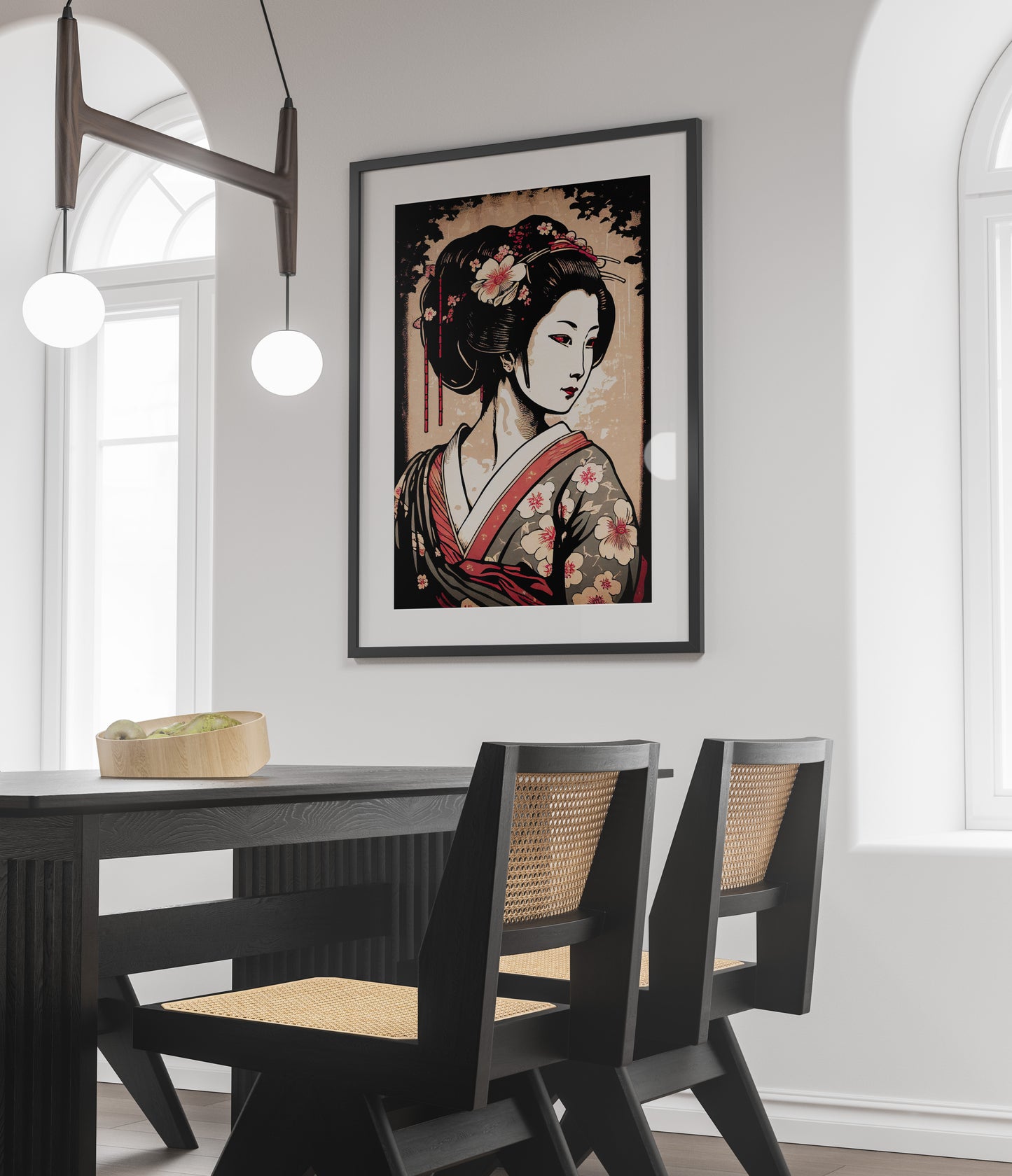 Poster geisha, cadre noir et passe-partout, salle à manger aux chaises cannées