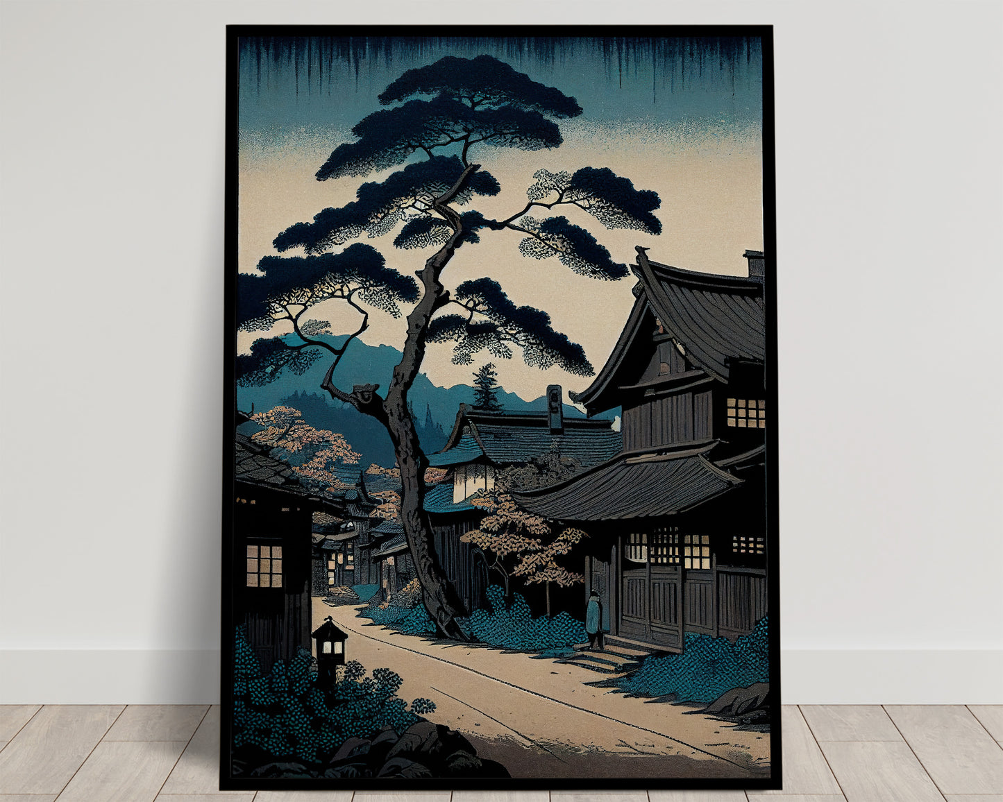 Village japonais au crépuscule, grand pin et maisons de bois aux fenêtres éclairées, tons bleus, poster Balthazart Studio
