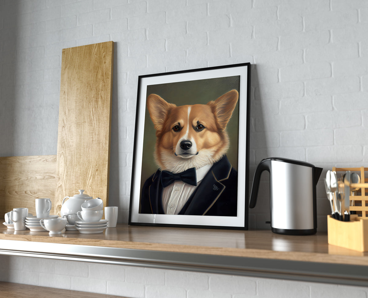 Poster corgi en smoking, cadre noir et passe-partout sur une étagère de cuisine près d'une bouilloire