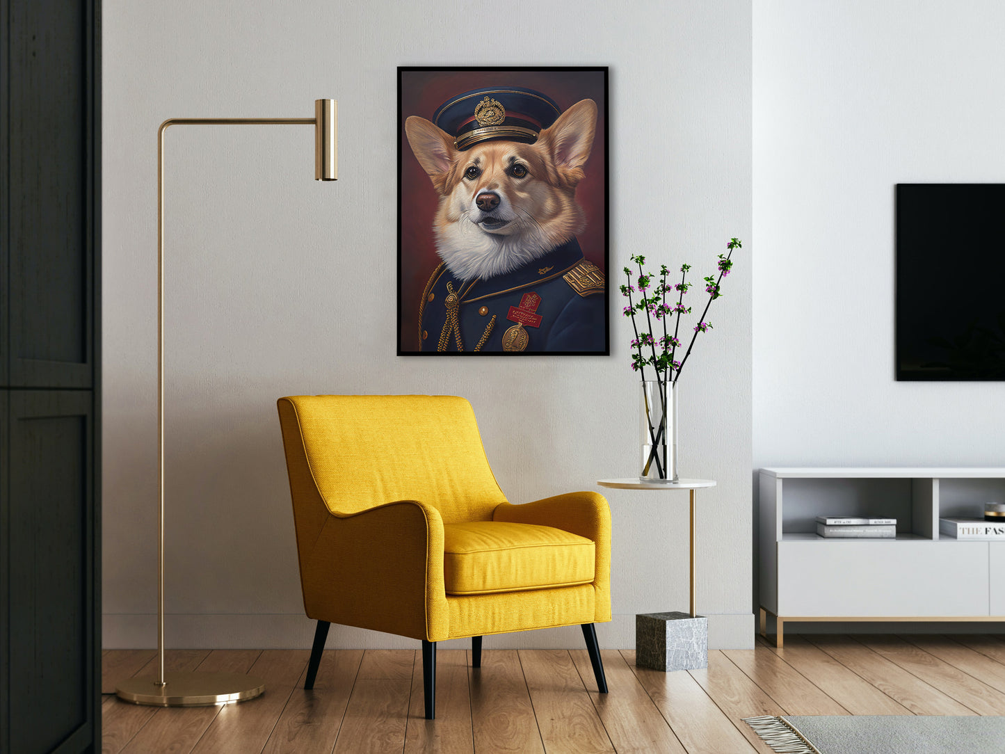 Poster corgi en uniforme militaire, cadre noir, au-dessus d'un fauteuil jaune près d'un lampadaire doré