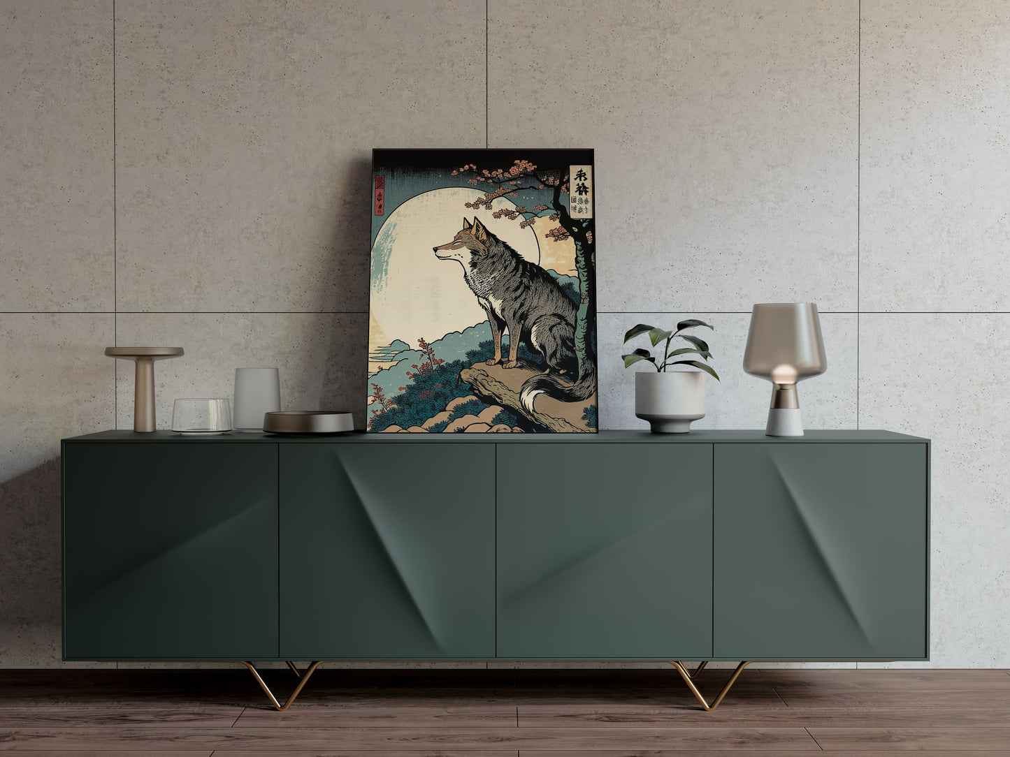 Poster loup style japonais posé sur un buffet vert foncé avec lampe et vases