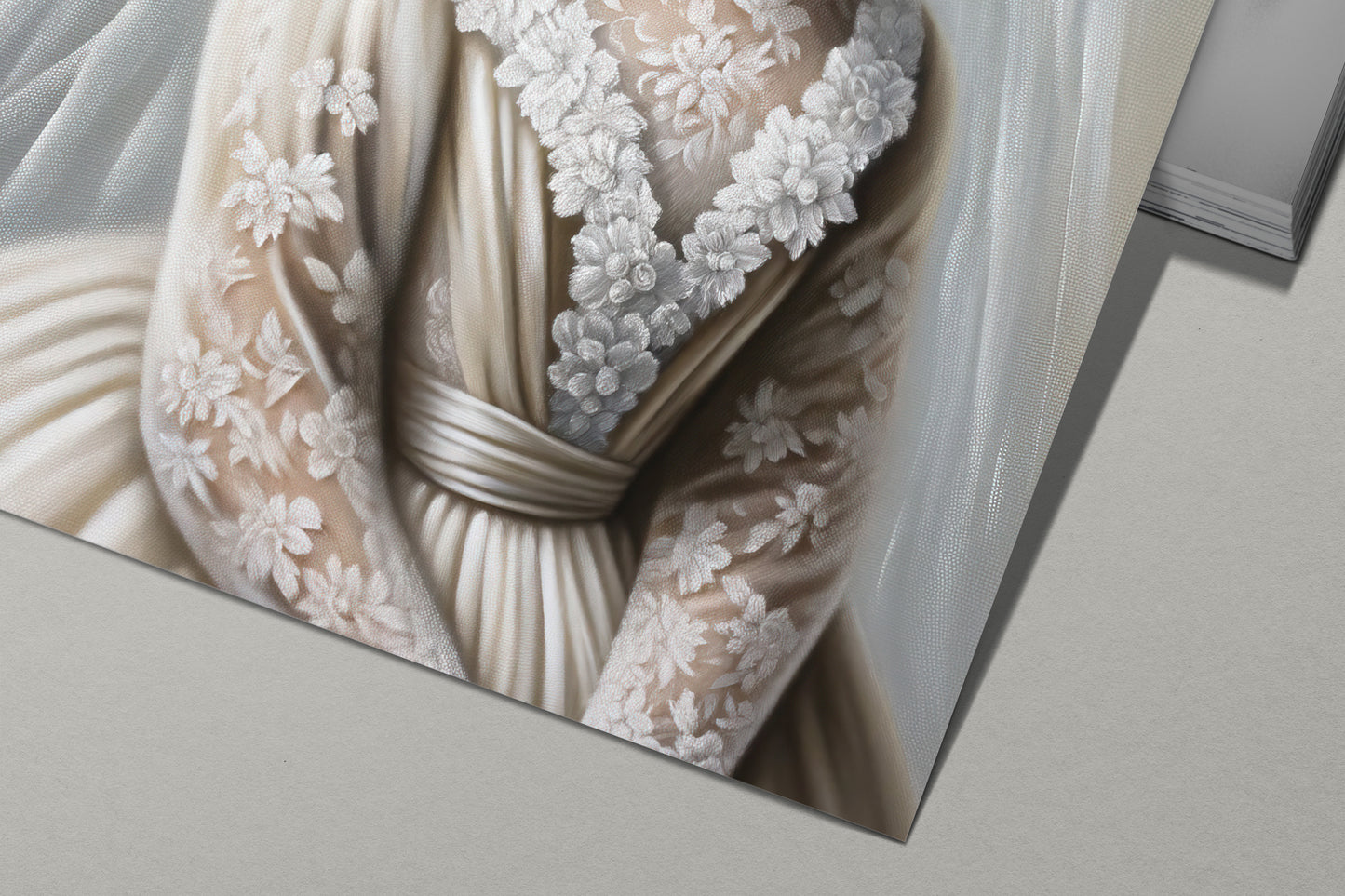 Détail du poster caniche en robe de mariée : dentelle à fleurs blanches et ceinture en satin