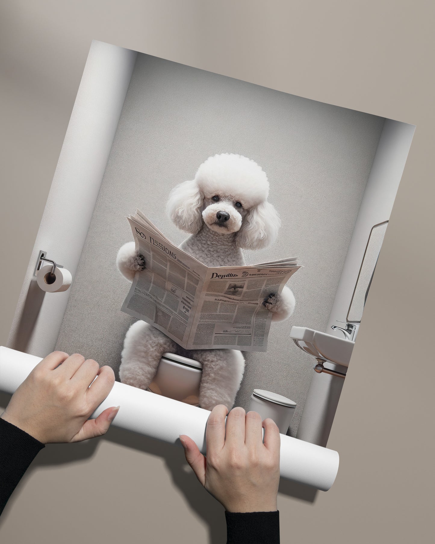Poster Caniche Lisant le Journal sur Toilettes, Décoration Humoristique WC, Cadre Déco Salle de Bain, Cadeau Fun