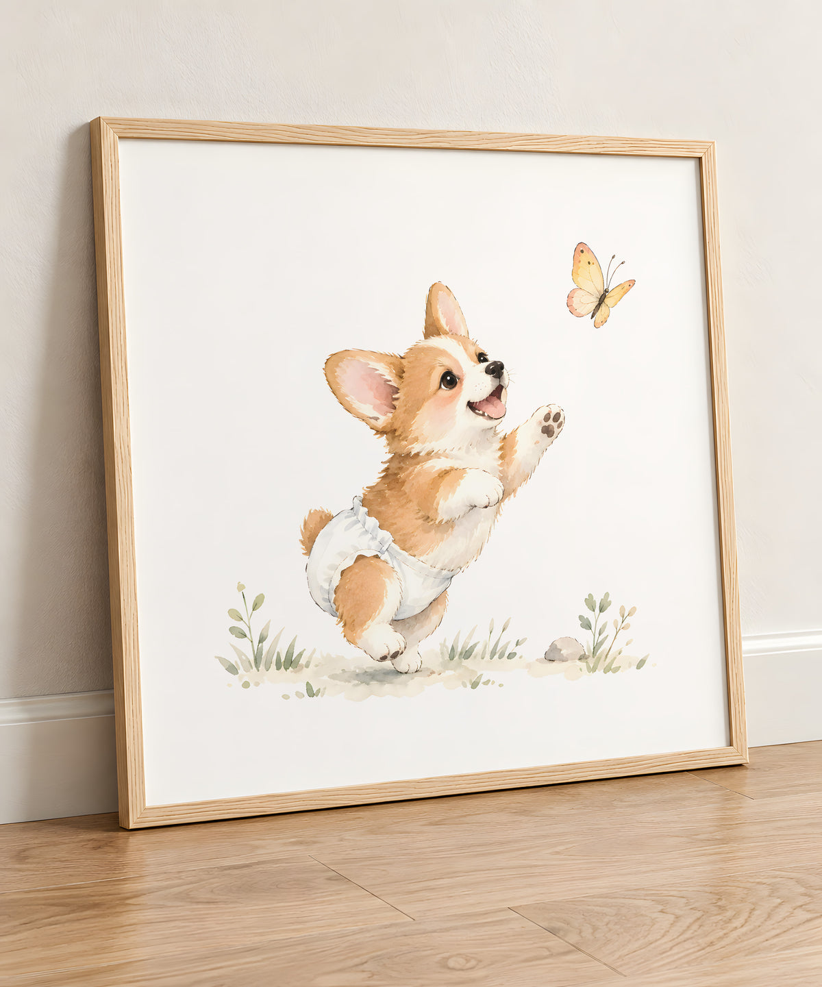 Bébé corgi aux petites pattes essaie d’attraper un papillon : cadre bois clair, 50 × 50 cm, en situation