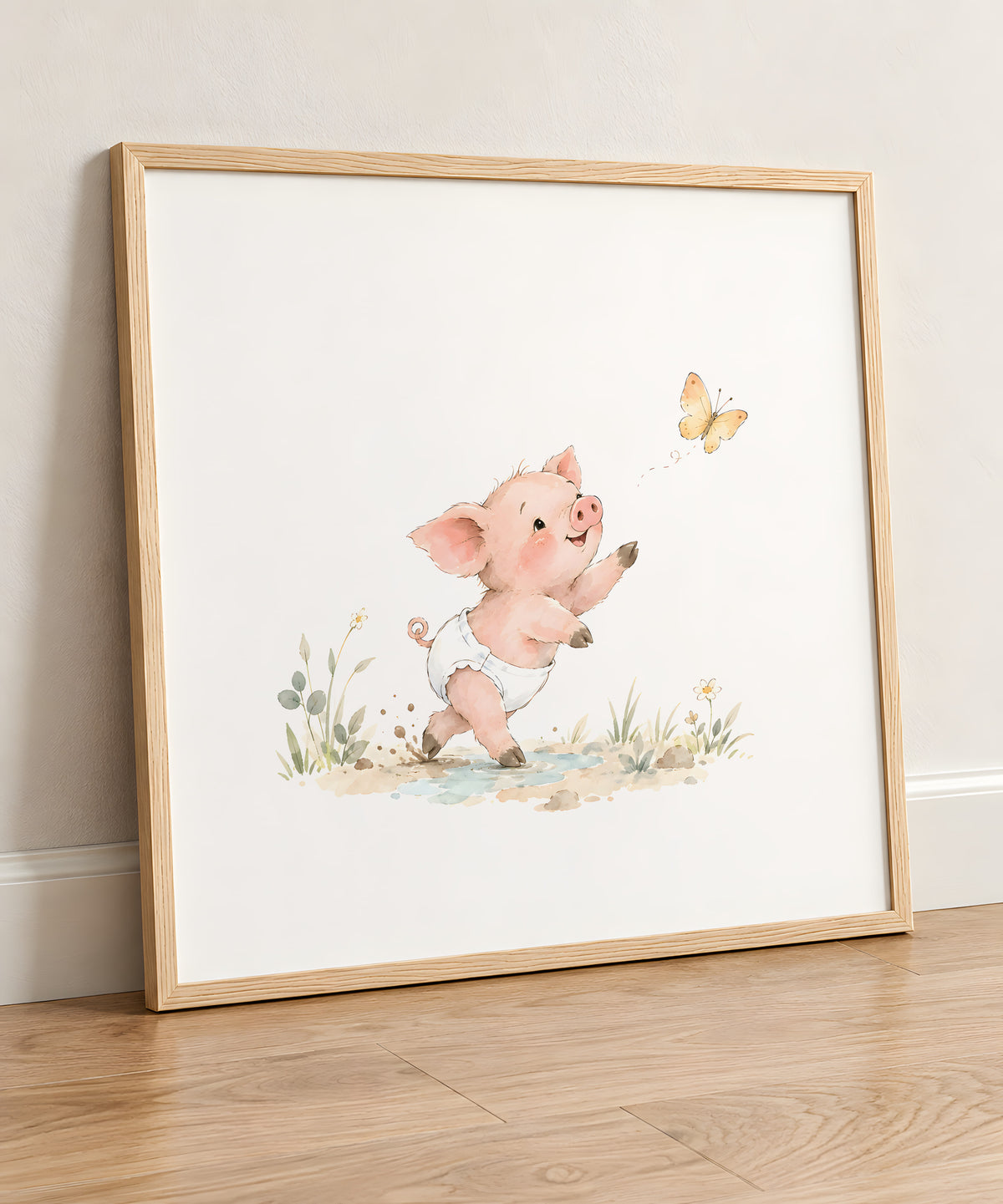 Petit cochon en couche blanche tend les pattes vers un papillon : cadre bois clair, 50 × 50 cm, en situation