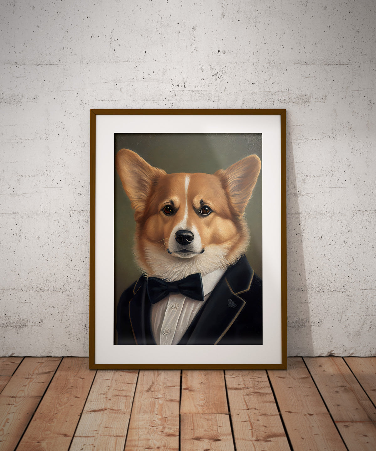 Poster corgi en smoking, cadre bois foncé et passe-partout, posé au sol contre un mur de briques