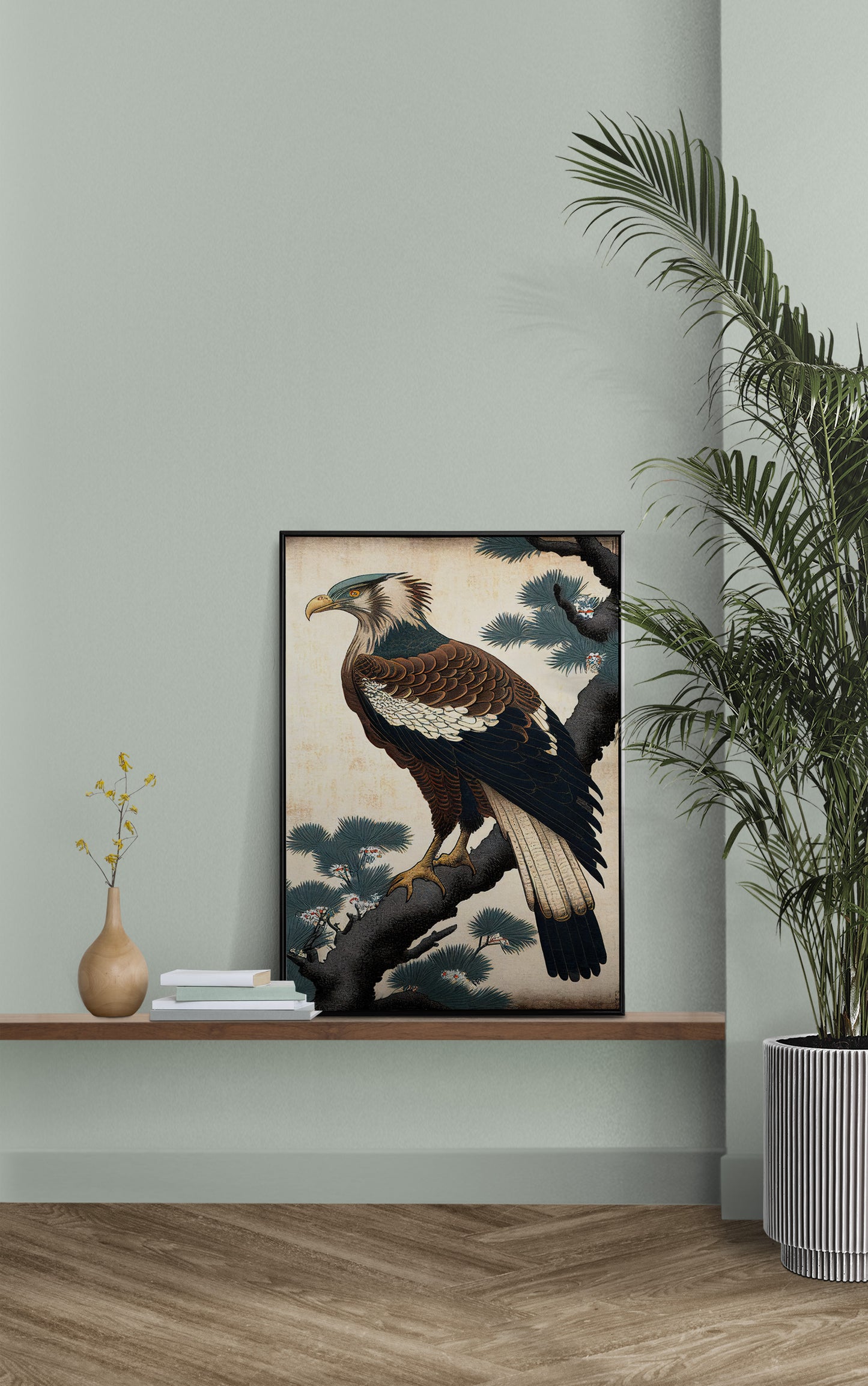 Poster aigle ukiyo-e posé sur une étagère murale, mur vert sauge et palmier en pot