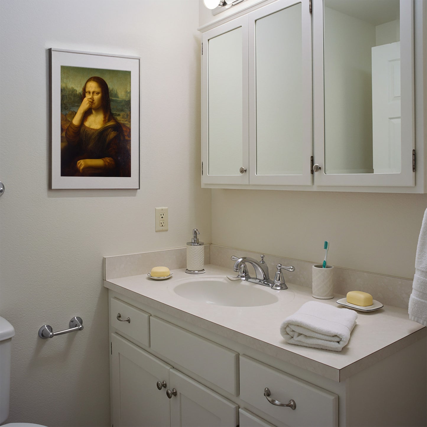 Funny Mona Lisa Bathroom Poster – Quirky Da Vinci Parody Wall Art for Restroom Decor, Toilet Humor, Framed Artwork, Unique Gift