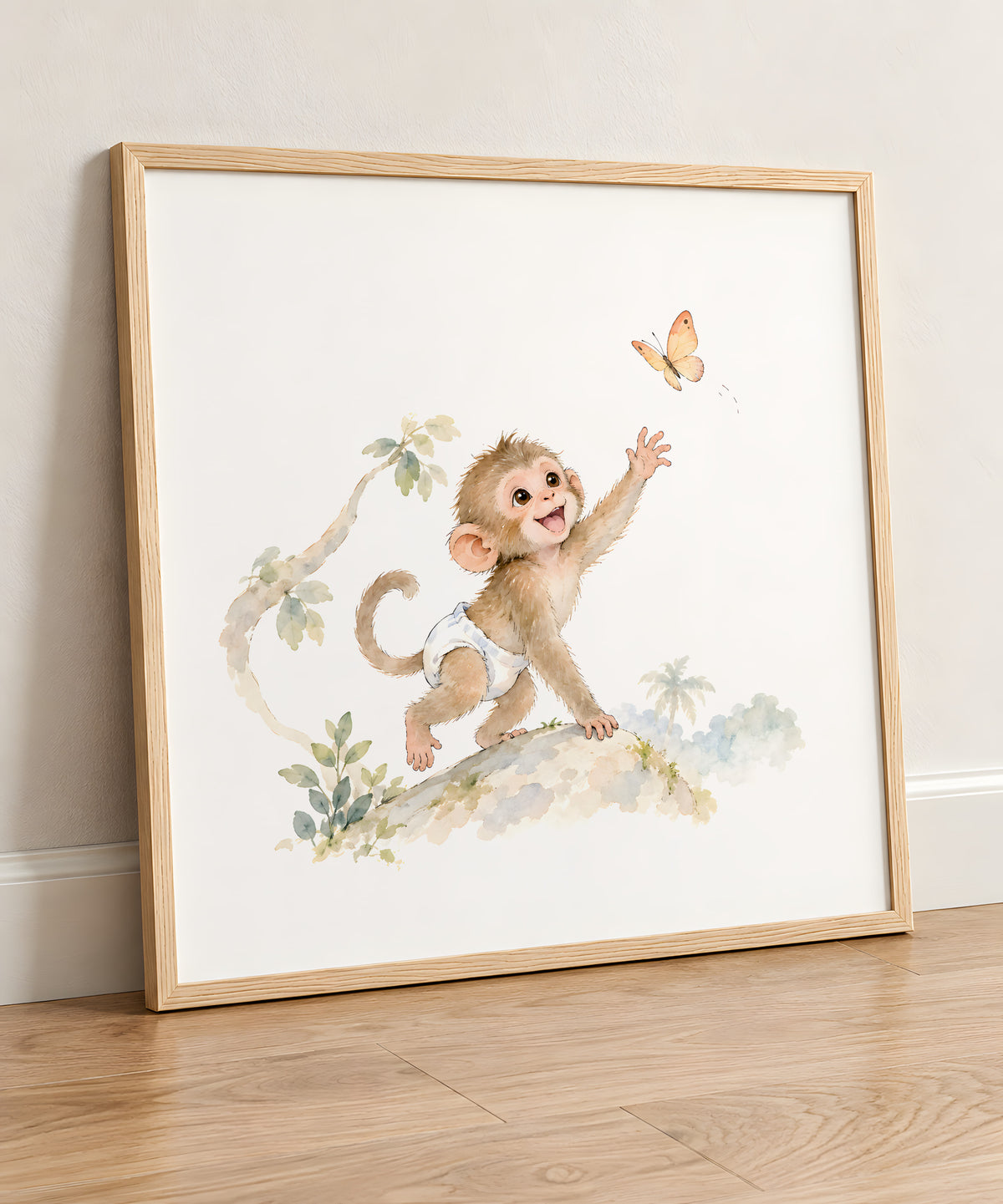 Bébé macaque en couche blanche joue à attraper un papillon : cadre bois clair, 50 × 50 cm, en situation