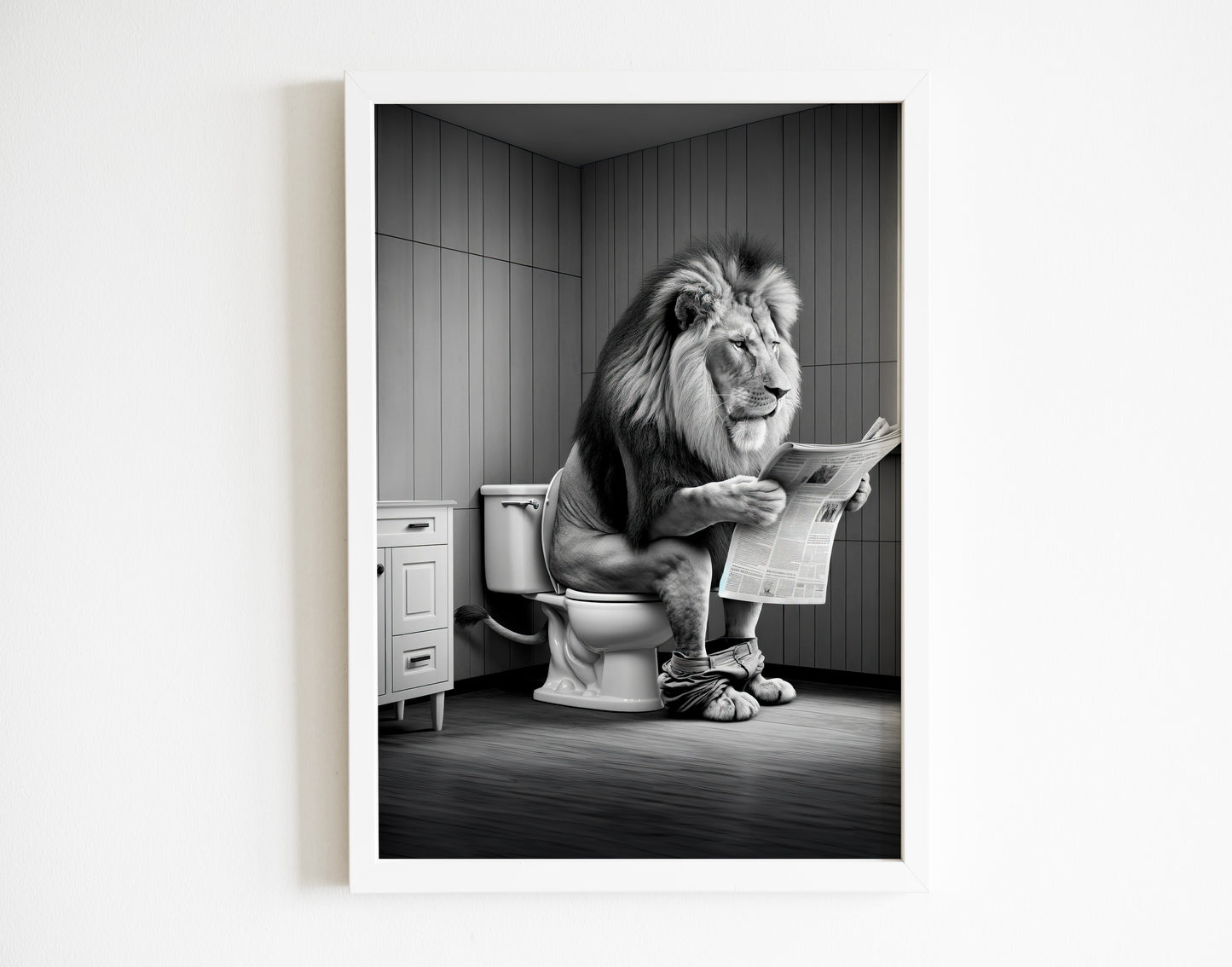 Lion Reading on Toilet Poster - Black and White Funny Bathroom Wall Art - Unique WC Decor - Fun Gift Idea