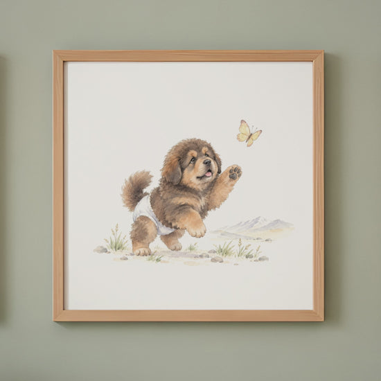 Bébé dogue du Tibet en couche blanche à la poursuite d’un papillon