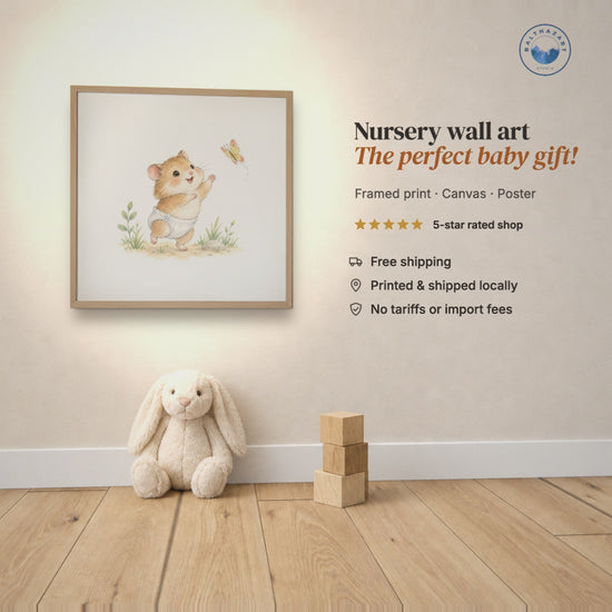 Bébé hamster tend les pattes vers un papillon