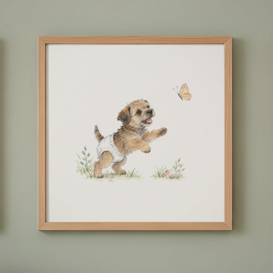 Bébé border terrier en couche blanche essaie d’attraper un papillon