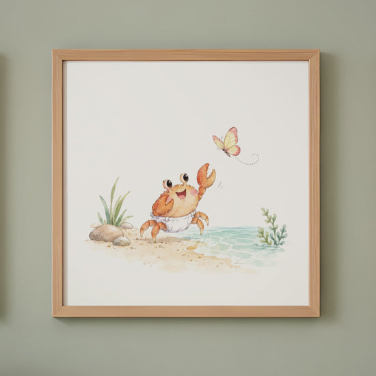 Bébé crabe en couche blanche lève ses pinces vers un papillon