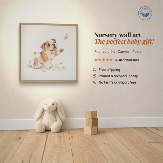 Bébé bouledogue anglais en couche blanche tente de saisir un papillon