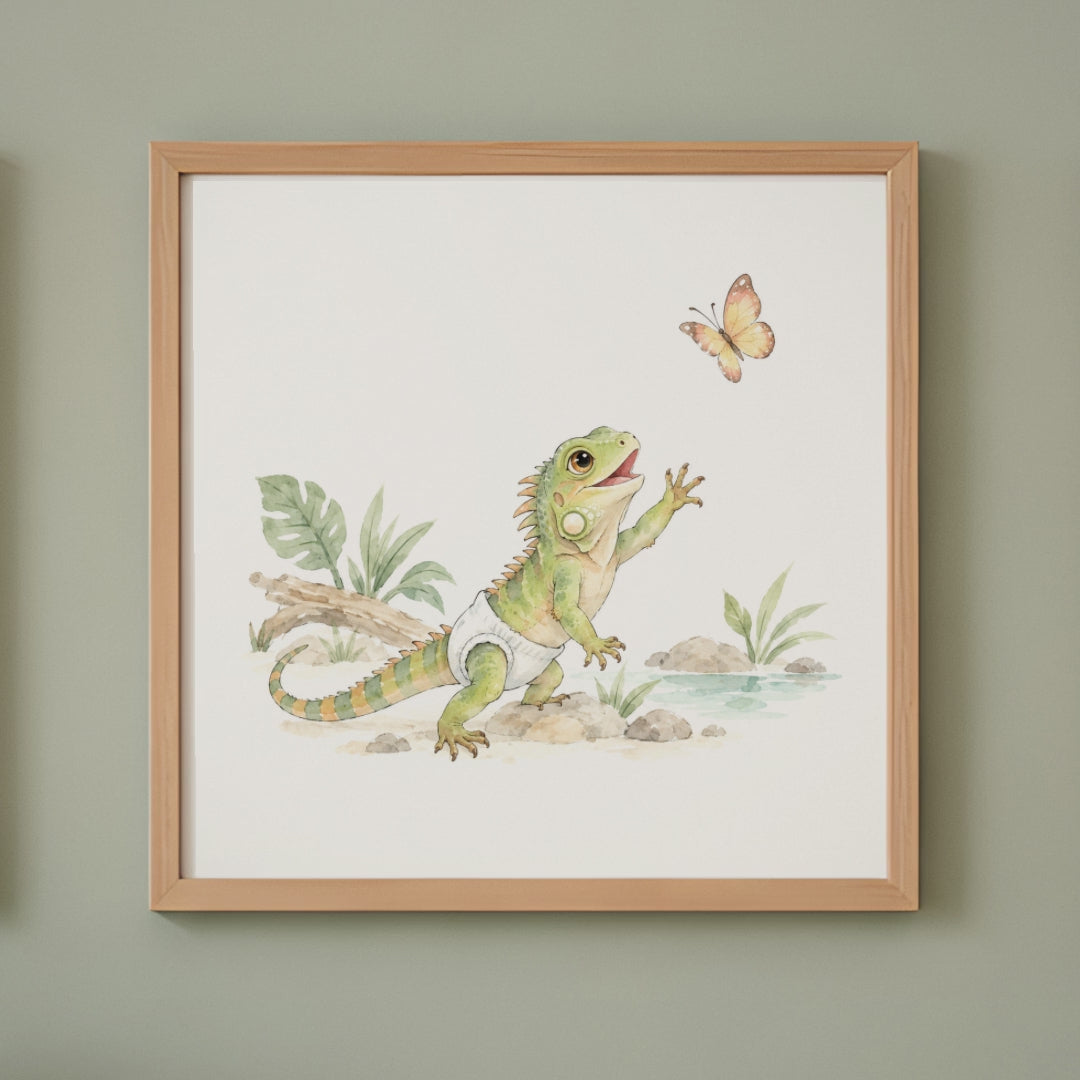 Bébé iguane en couche blanche suit un papillon entre les feuilles