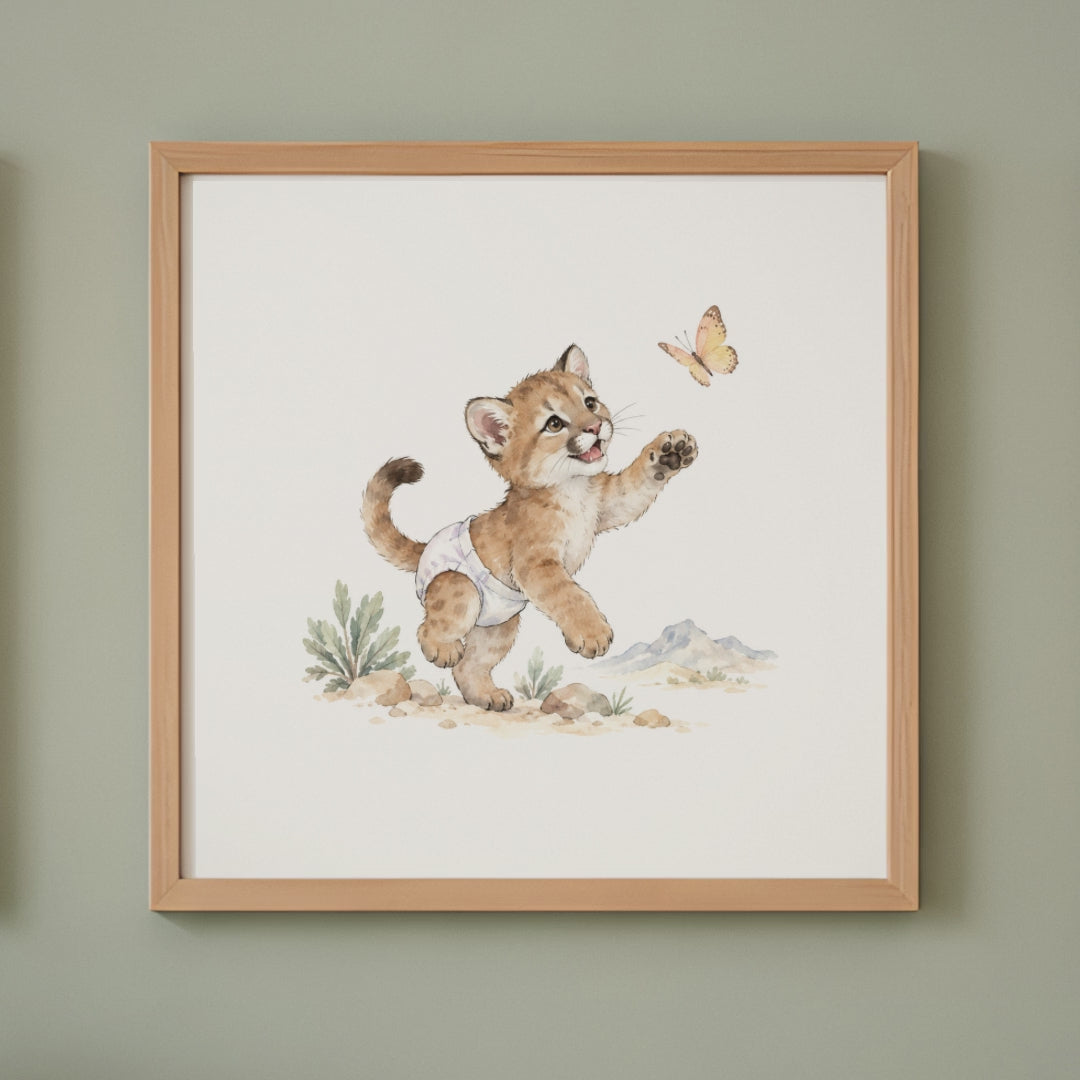 Bébé puma en couche blanche tend les pattes vers un papillon